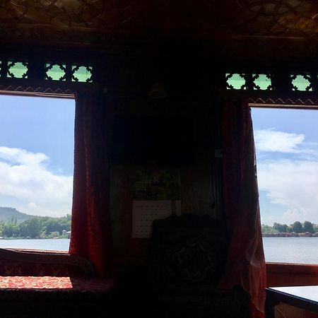 Houseboat Lily Of Nageen Srīnagar Kültér fotó