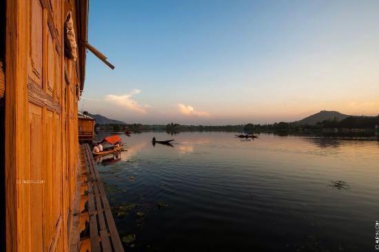 Houseboat Lily Of Nageen Hotel Srīnagar Kültér fotó