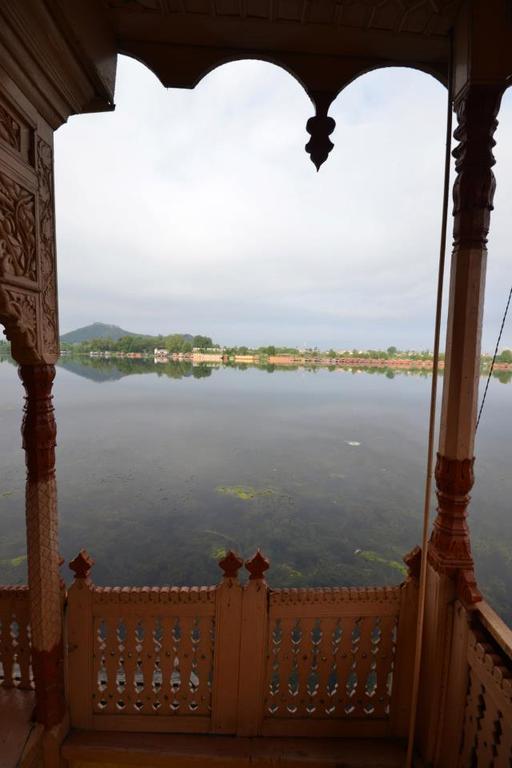 Houseboat Lily Of Nageen Srīnagar Kültér fotó
