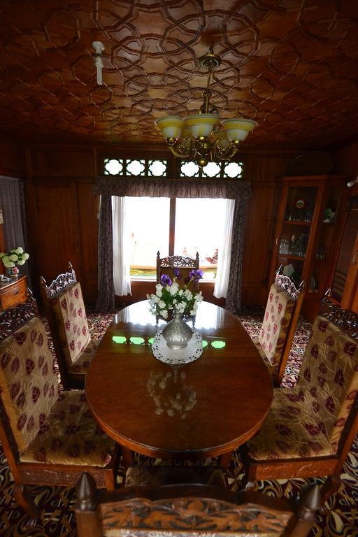 Houseboat Lily Of Nageen Srīnagar Kültér fotó